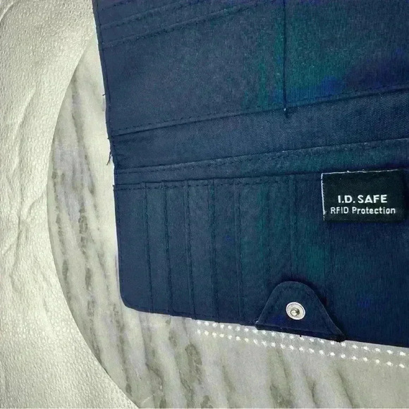 Nautica Blue Green Money Manager Wallet ID Safe RFID Protection. EUC - Picture 6 of 16